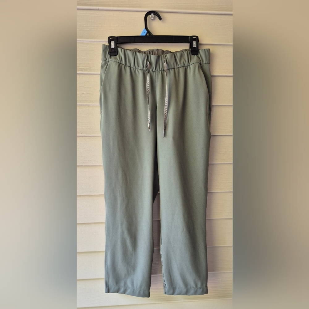 Lululemon Women's 6 Green On The Fly Crop 23" Pant EUC